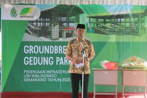 Wakil Rektor III memberikan pengarahan saat acara groundbreaking gedung parkir