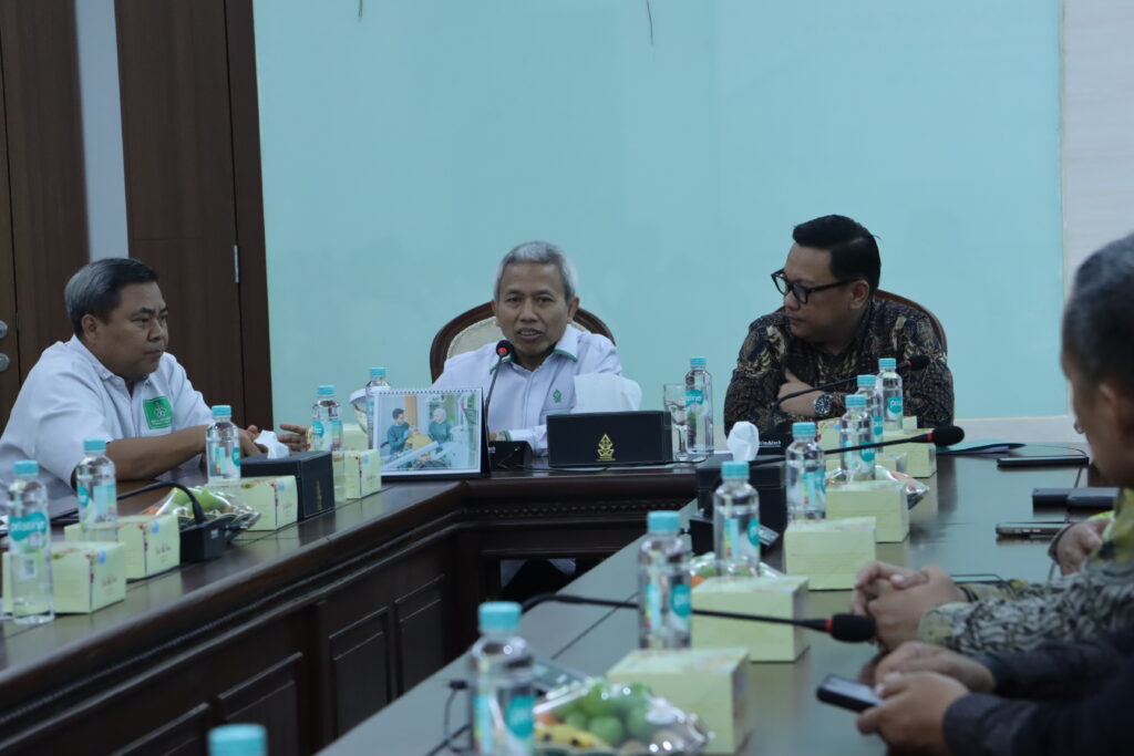 UIN Walisongo dan BSI Jalin Kerja Sama Strategis, Serah Terima Hibah Satu Unit Mobil Hiace – UIN Walisongo 2 IMG 9408