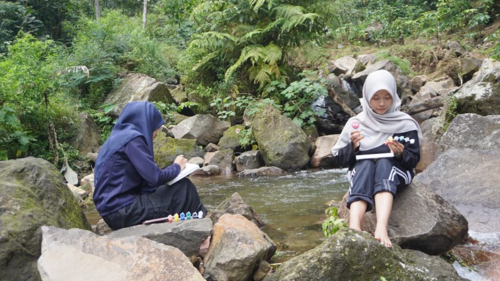 Bukan Sekadar Piknik, Mahasiswa KPI Walisongo Sulap Curug Jadi Ruang Pulih dan Tawa Bersama – UIN Walisongo 2 WhatsApp Image 2026 05 31 at 08.27.08