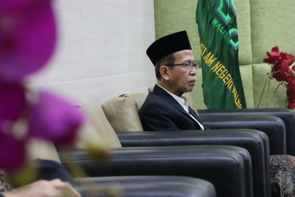 Jejak Pengabdian 70 Tahun Prof. Erfan Soebahar Diabadikan dalam Buku Biografi, UIN Walisongo Gelar Seminar dan Launching – UIN Walisongo 2 IMG 3803
