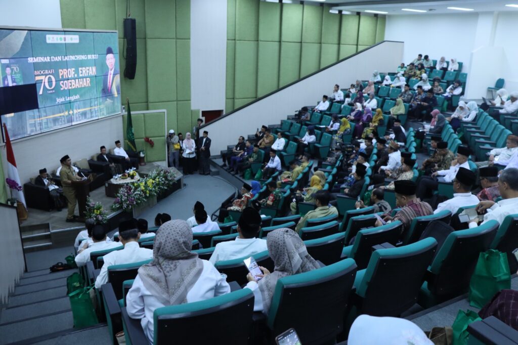 Jejak Pengabdian 70 Tahun Prof. Erfan Soebahar Diabadikan dalam Buku Biografi, UIN Walisongo Gelar Seminar dan Launching – UIN Walisongo 4 IMG 3851