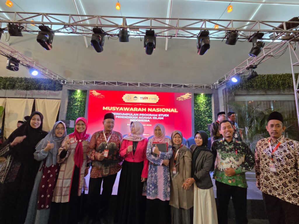 Borong Tiga Penghargaan Sekaligus! Prodi S-1 PAI UIN Walisongo Sapu Bersih Rekognisi Institusi dan Individu di AICIRE 2026 – UIN Walisongo 3 WhatsApp Image 2026 07 16 at 18.48.42