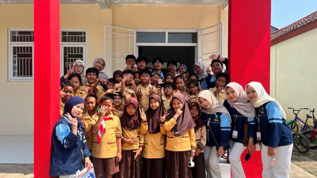 Tanamkan Kepedulian Lingkungan, KKN UIN Walisongo Gelar Sosialisasi Pilah Sampah di SDN 4 Banyubiru – UIN Walisongo 3 sampah