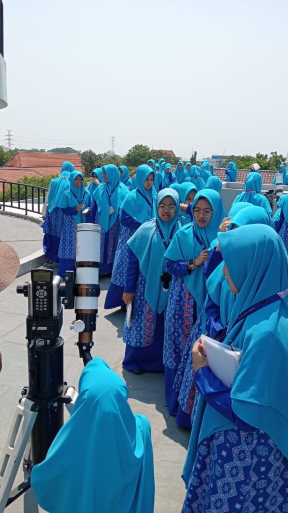 Belajar Sains dari Langit, Santri Tahfidzul Qur’an Amati Matahari dan Luncurkan Roket Air – UIN Walisongo 2 WhatsApp Image 2026 09 30 at 13.20.18